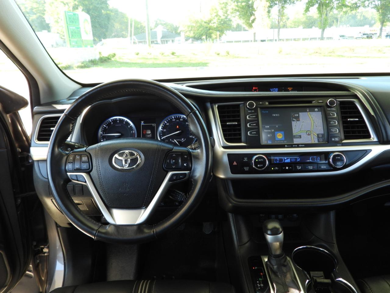 Toyota Highlander SE FWD V6 2017