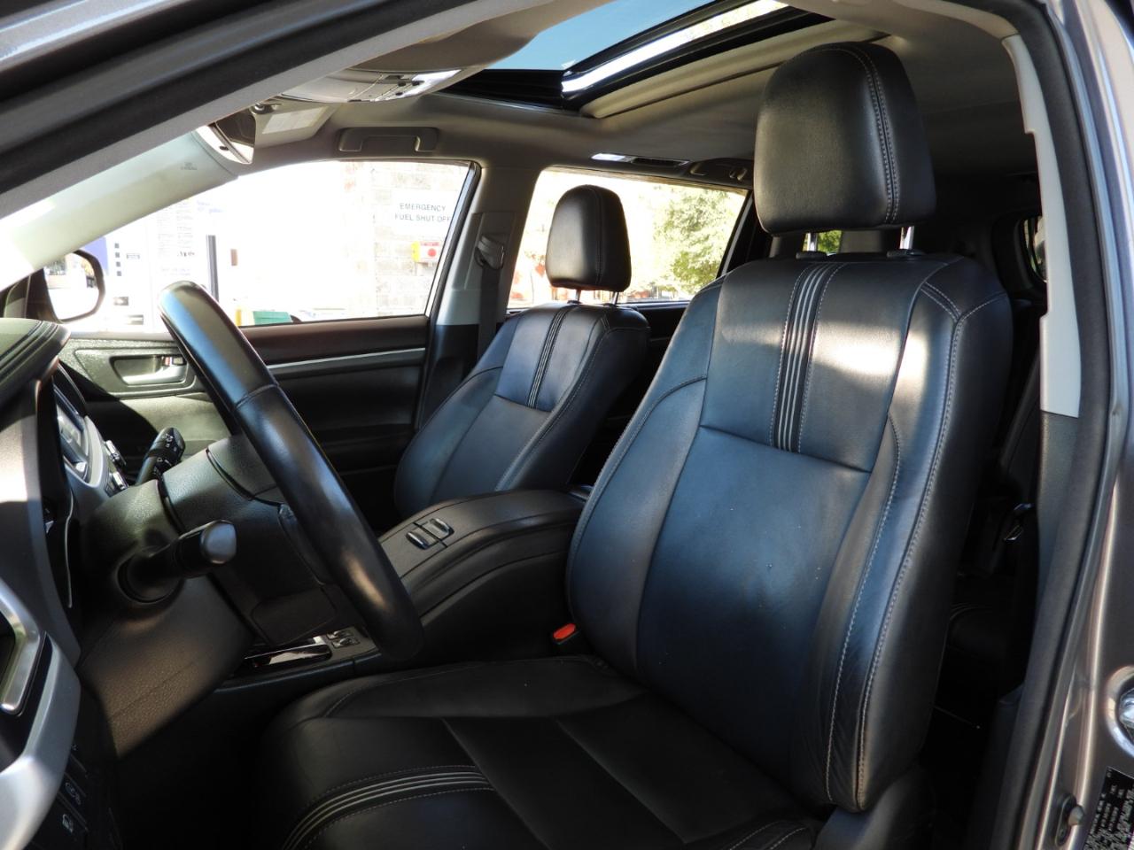 Toyota Highlander SE FWD V6 2017