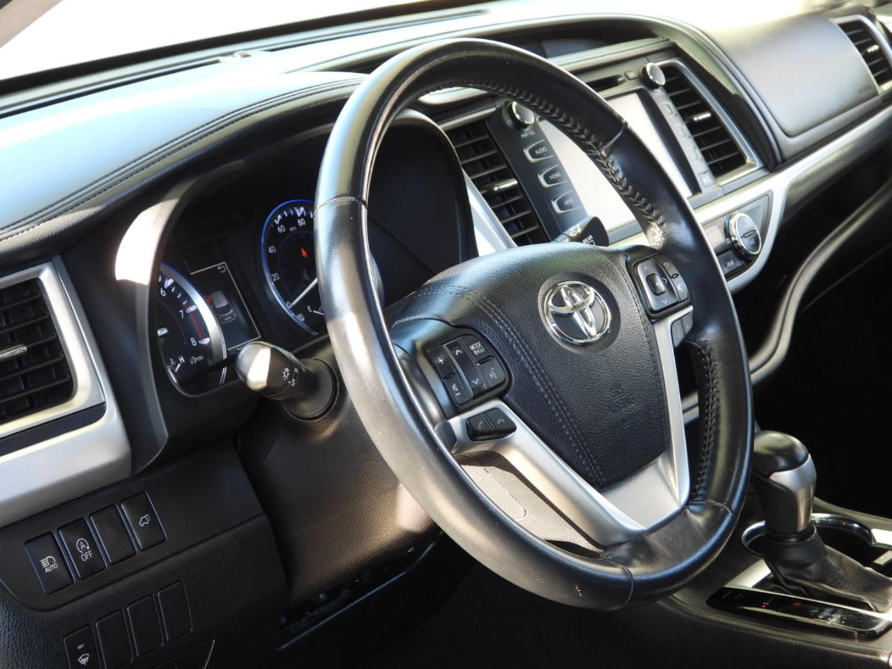 Toyota Highlander SE FWD V6 2017