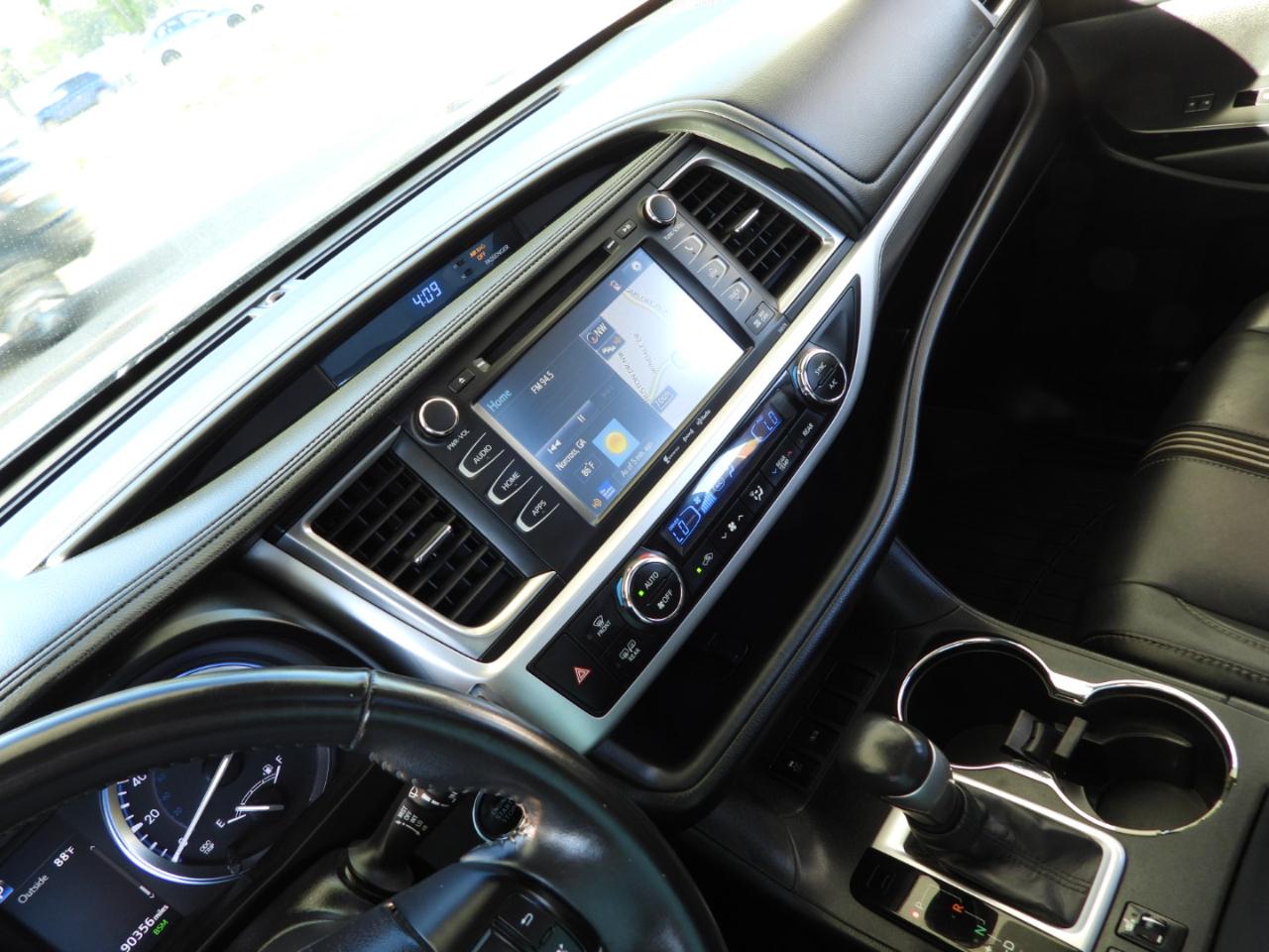Toyota Highlander SE FWD V6 2017