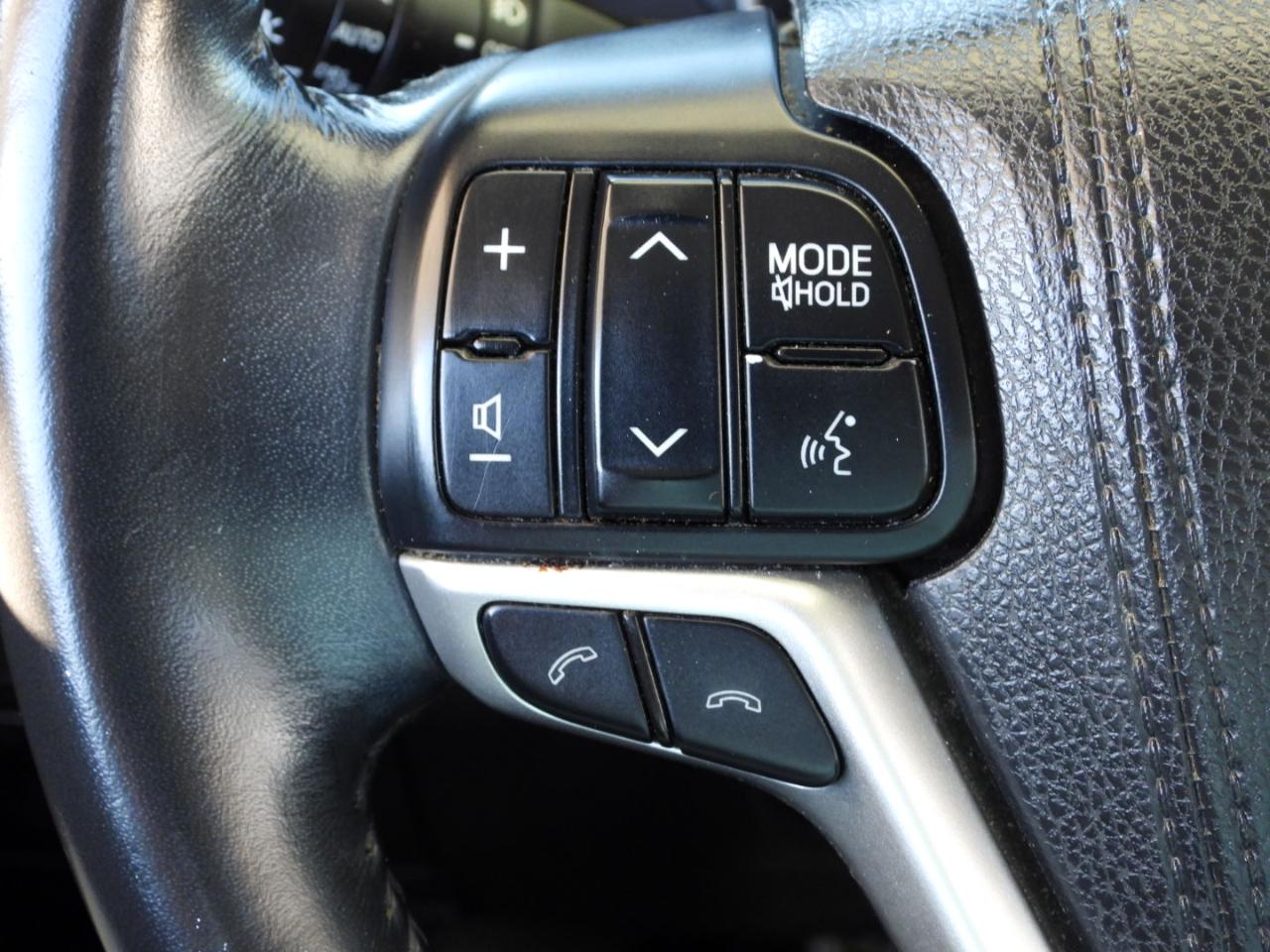 Toyota Highlander SE FWD V6 2017