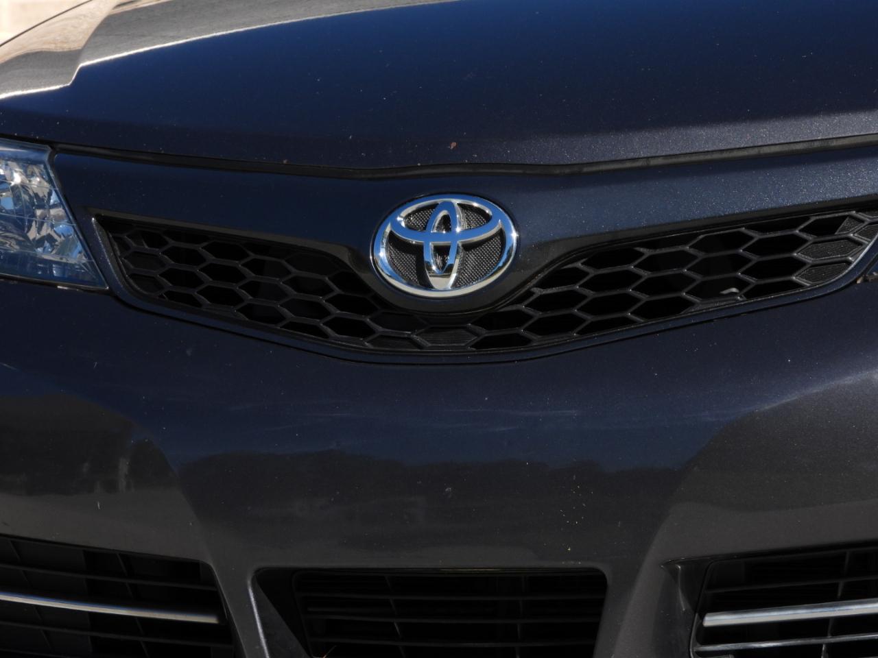 Toyota Camry SE 2012