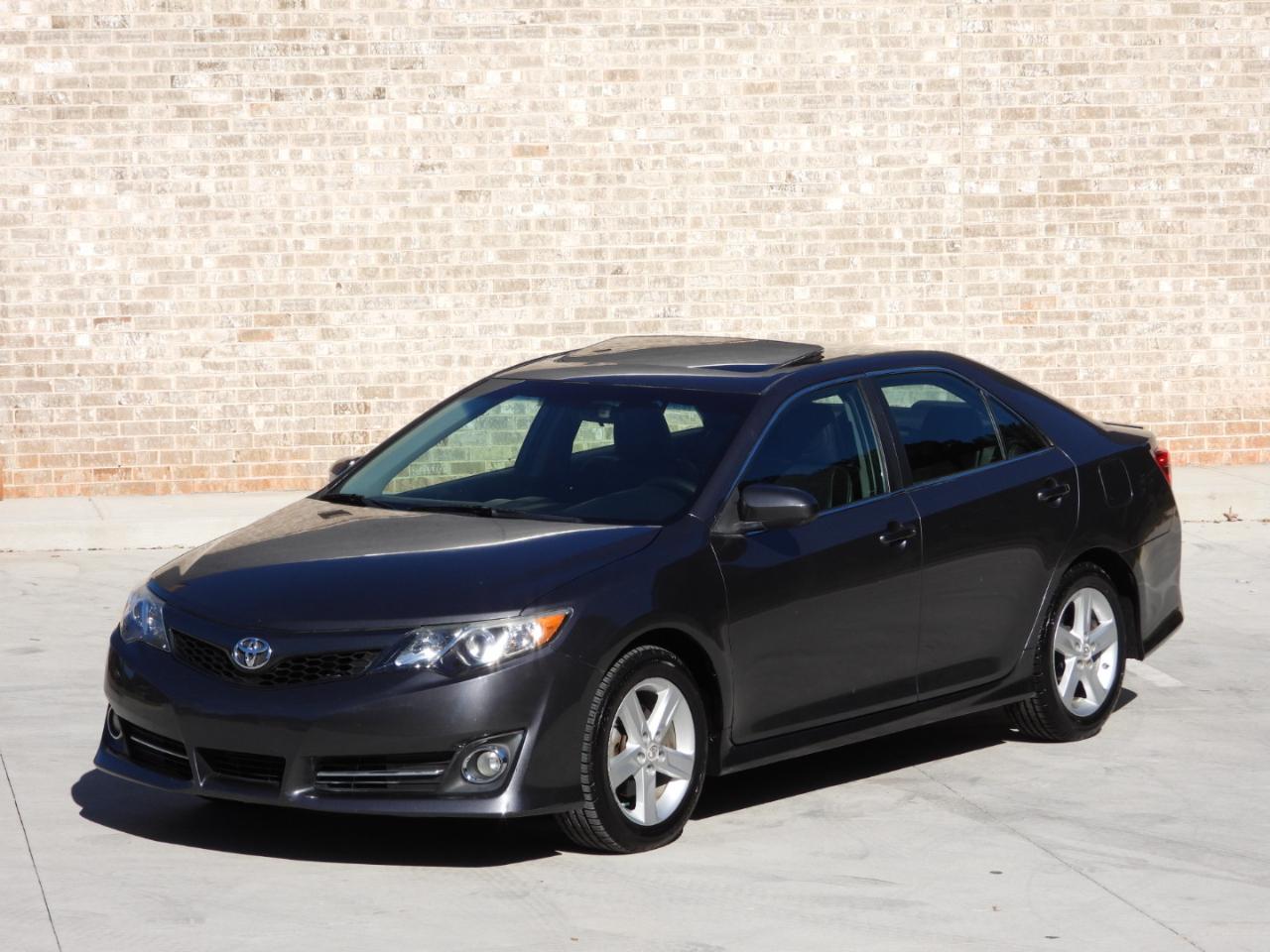 Toyota Camry SE 2012