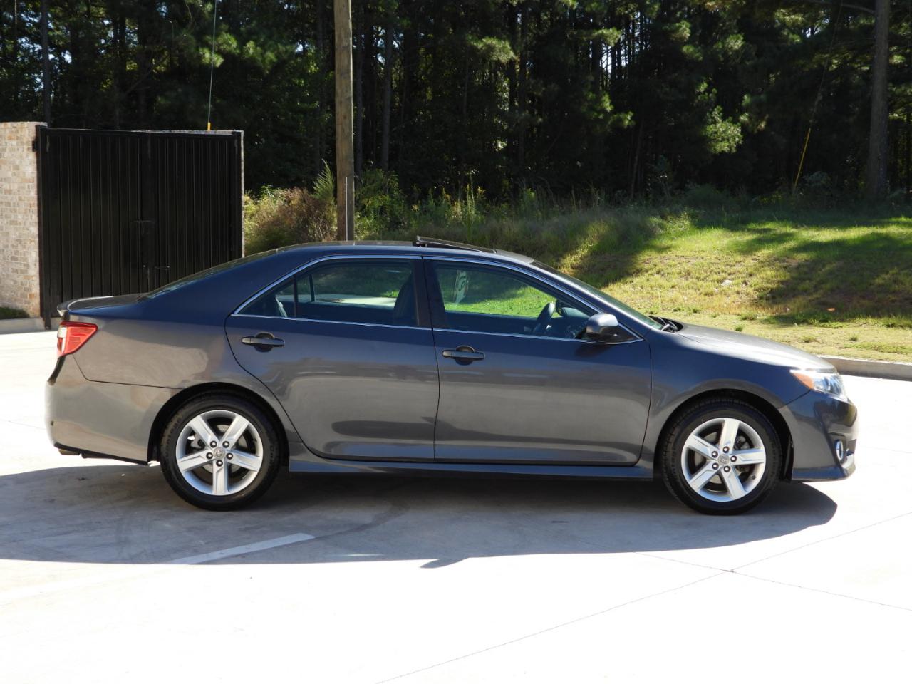Toyota Camry SE 2012