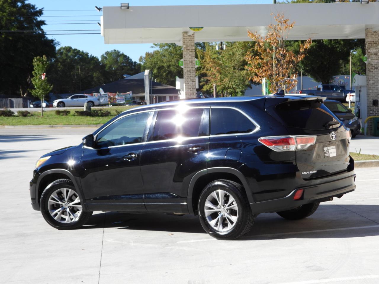Toyota Highlander XLE FWD V6 2015