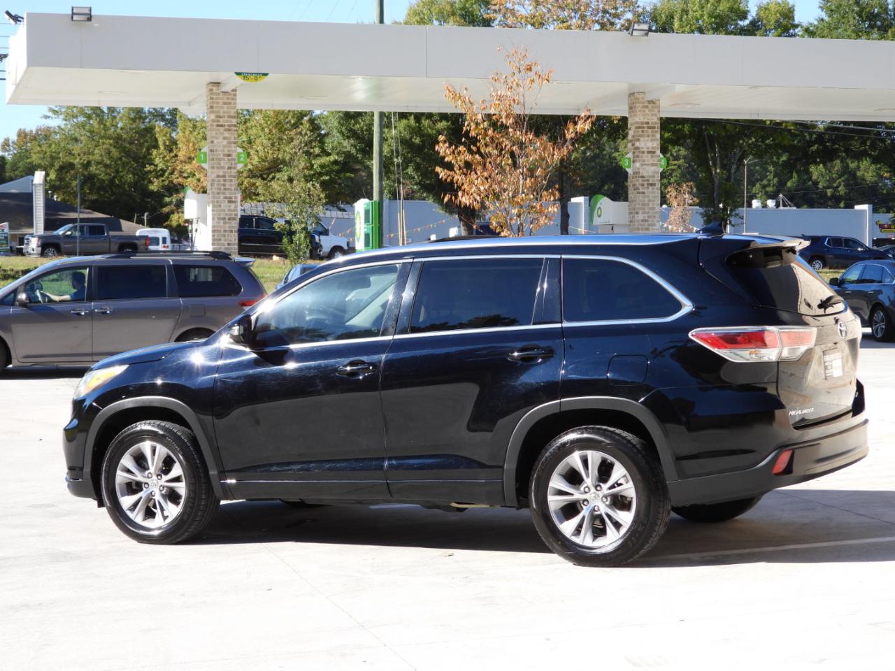 Toyota Highlander XLE FWD V6 2015