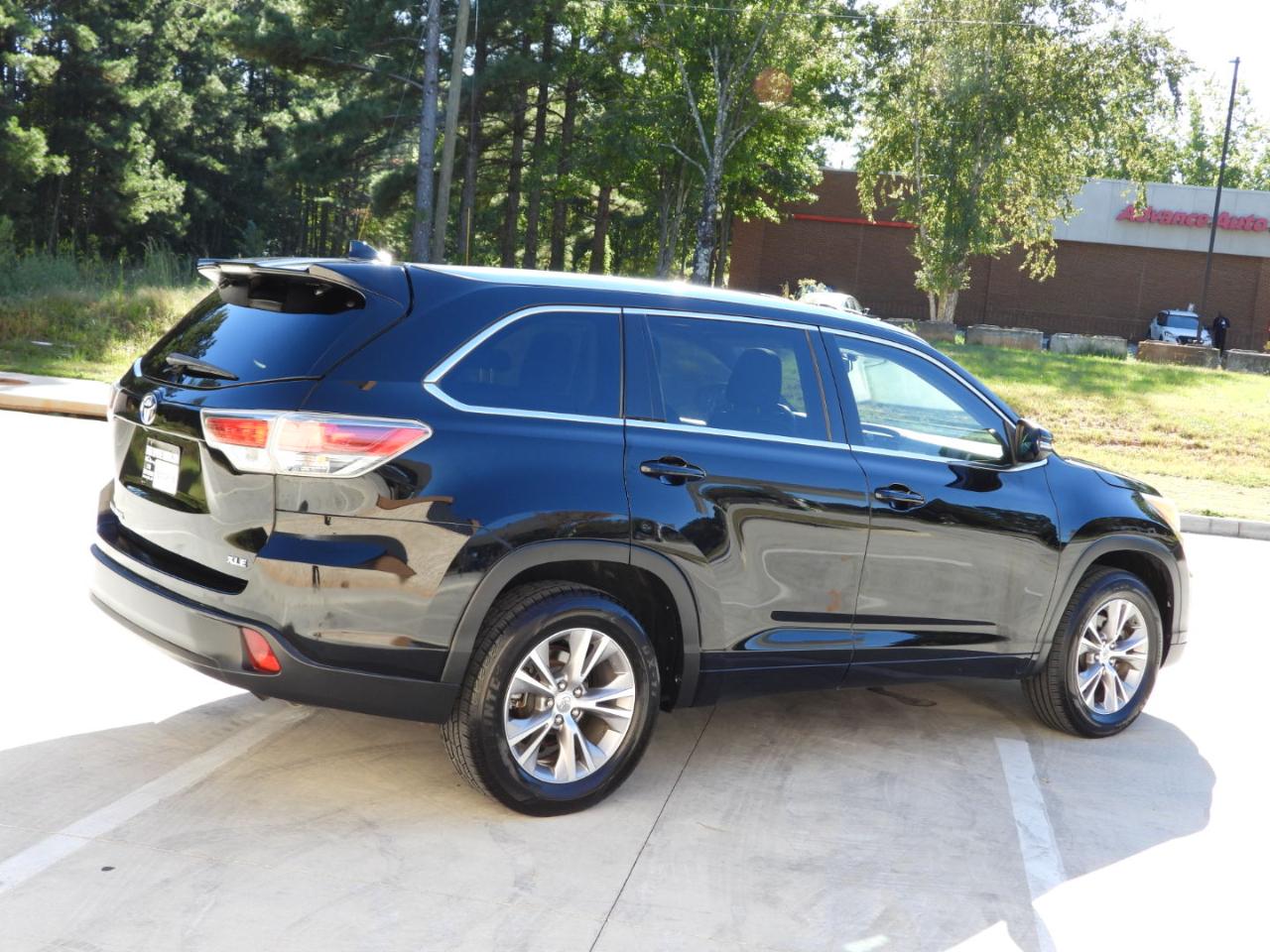 Toyota Highlander XLE FWD V6 2015