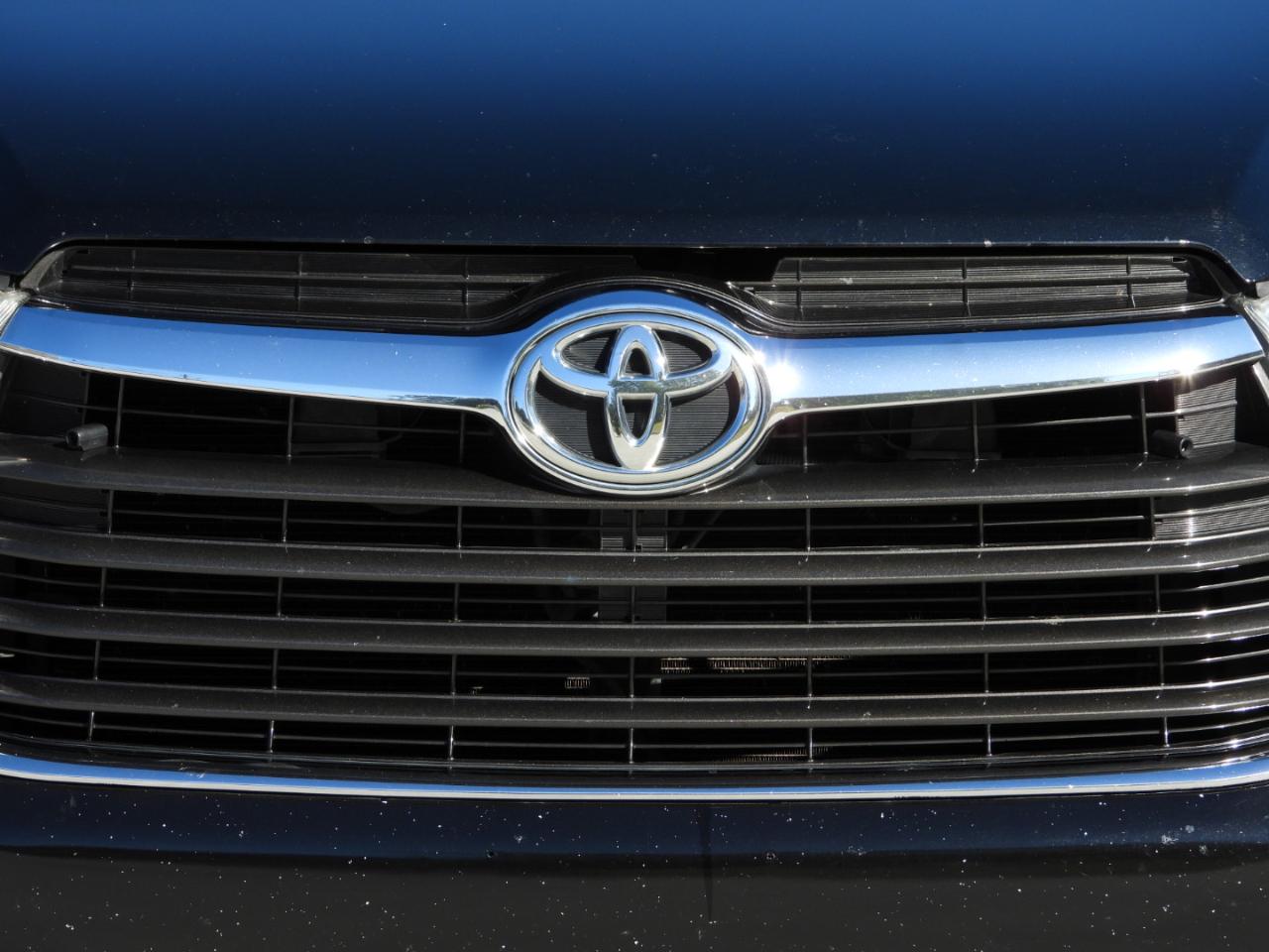 Toyota Highlander XLE FWD V6 2015