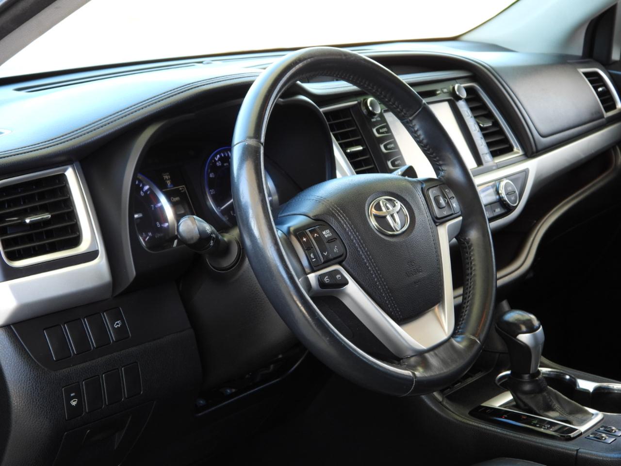 Toyota Highlander XLE FWD V6 2015