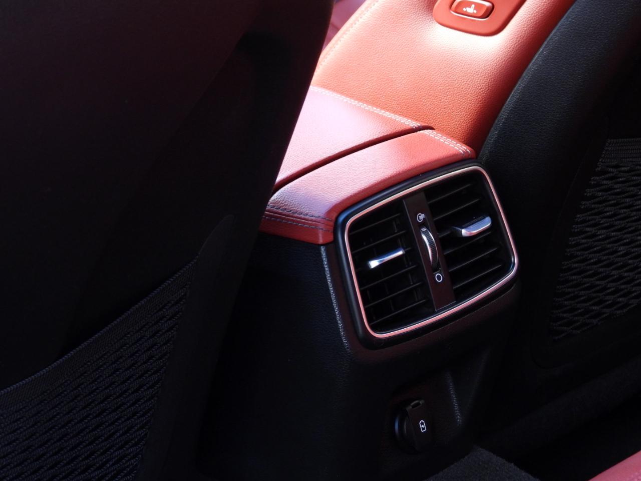 Genesis G70  2023