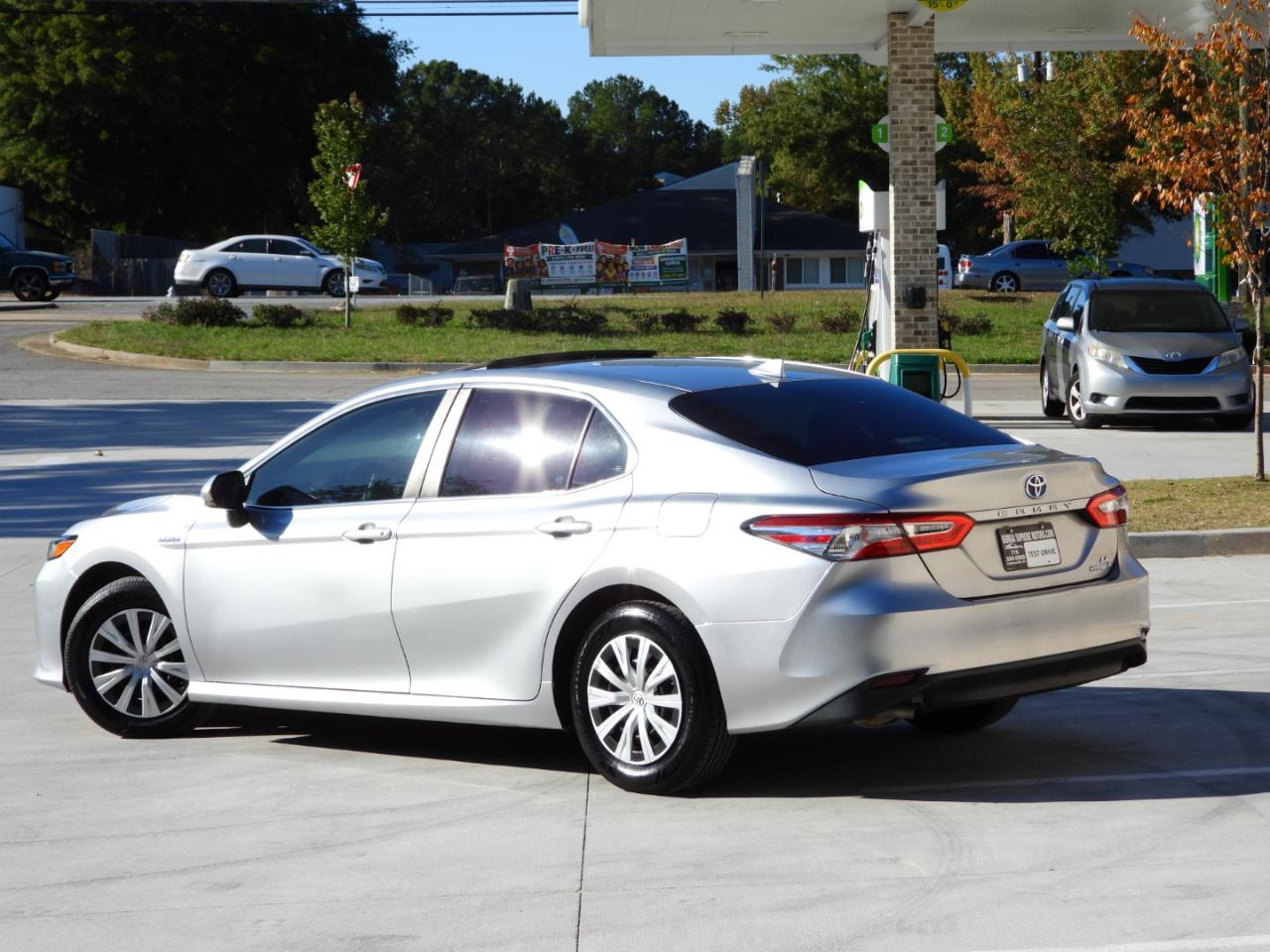 Toyota Camry Hybrid LE 2020