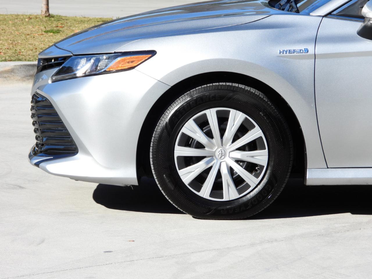 Toyota Camry Hybrid LE 2020