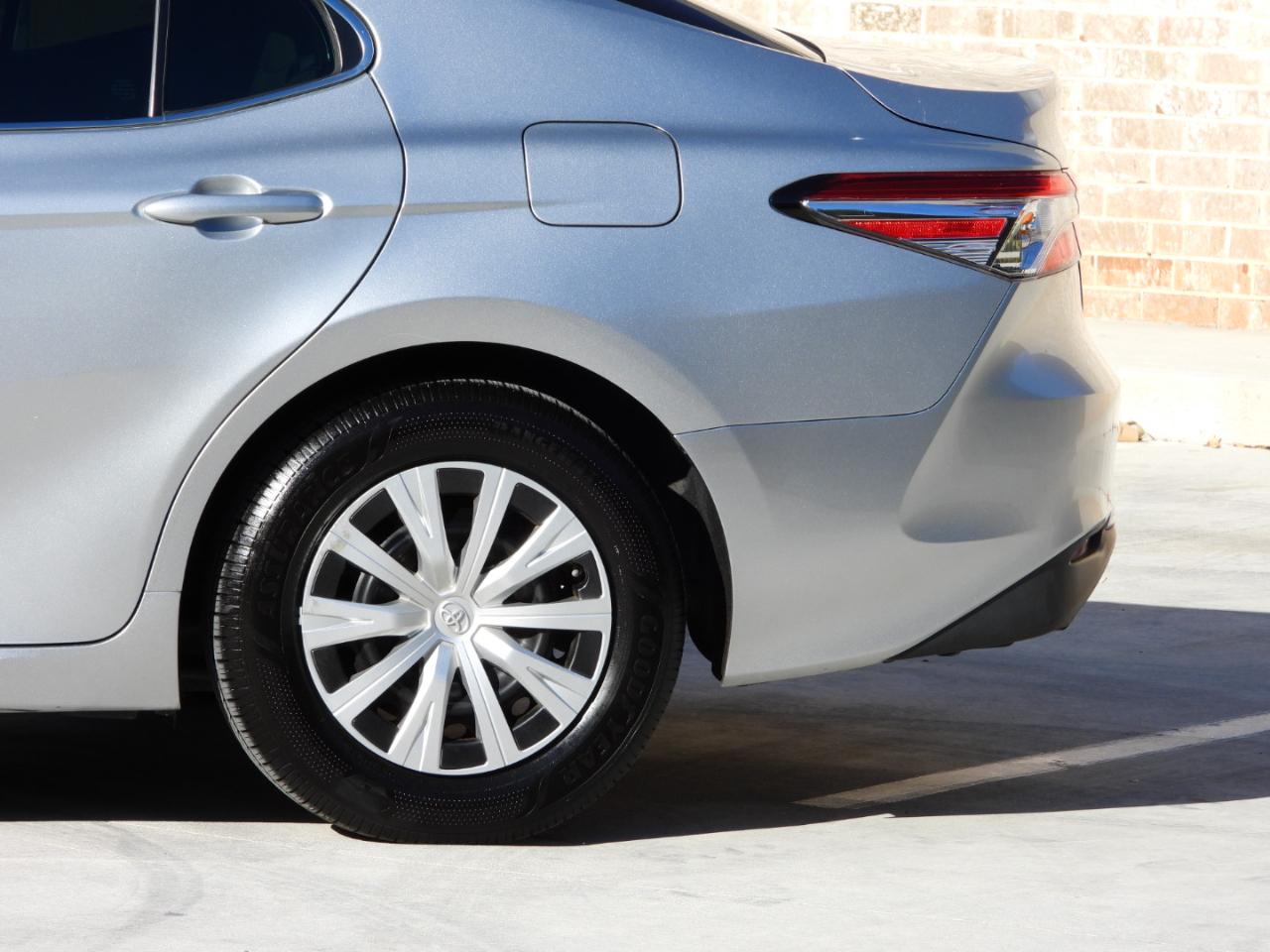Toyota Camry Hybrid LE 2020