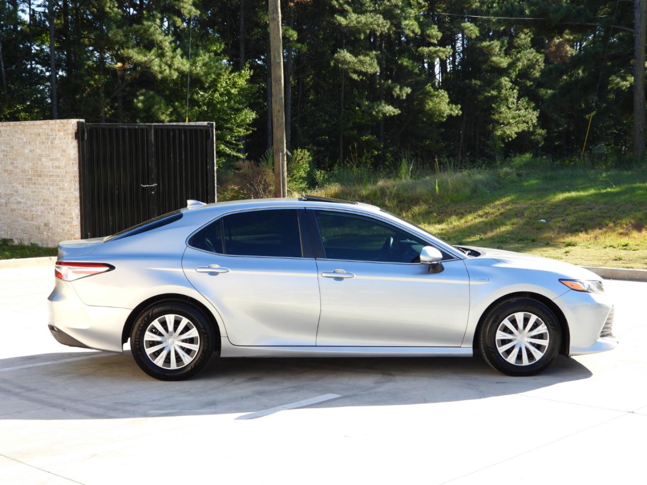 Toyota Camry Hybrid LE 2020