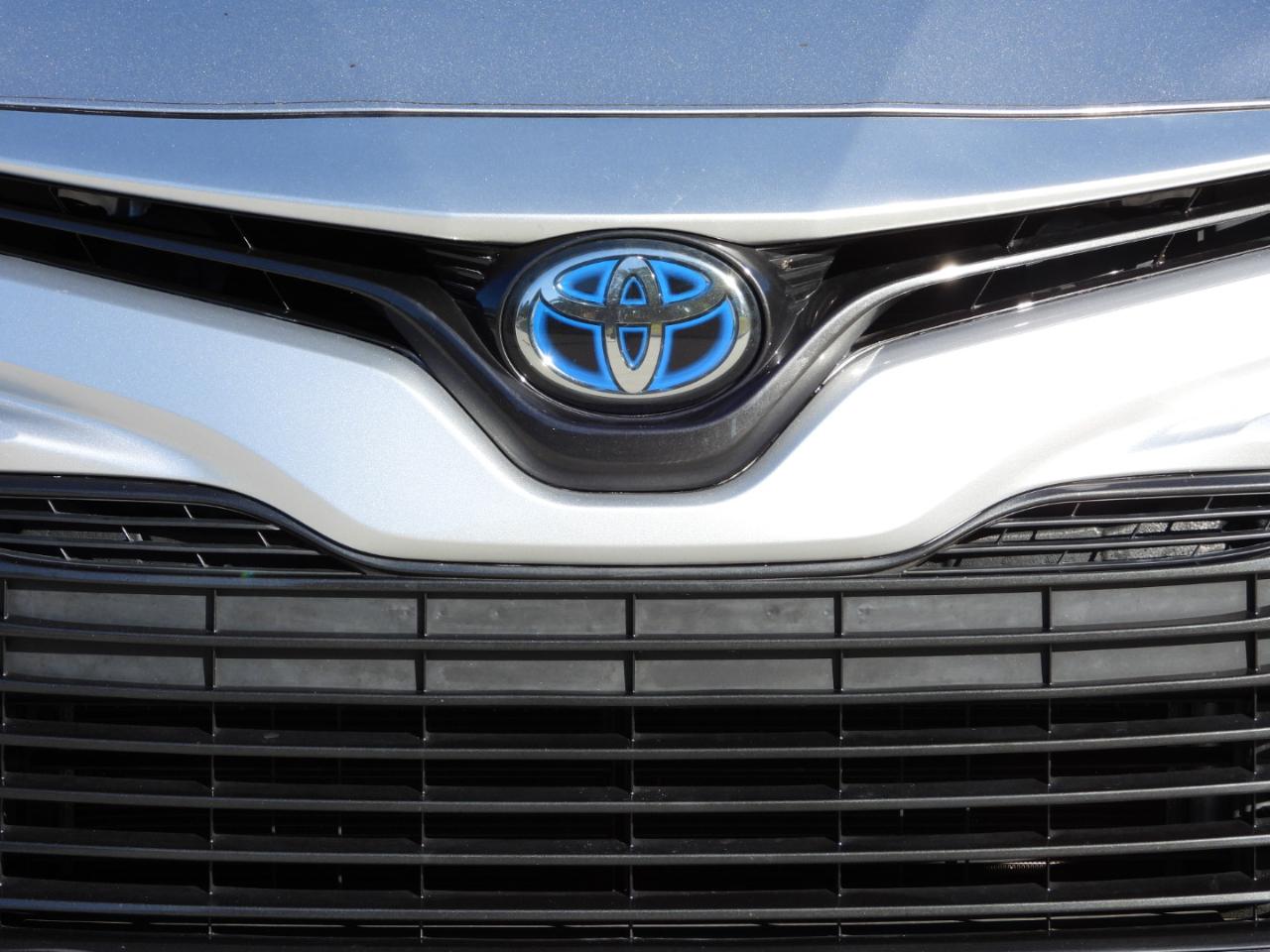 Toyota Camry Hybrid LE 2020