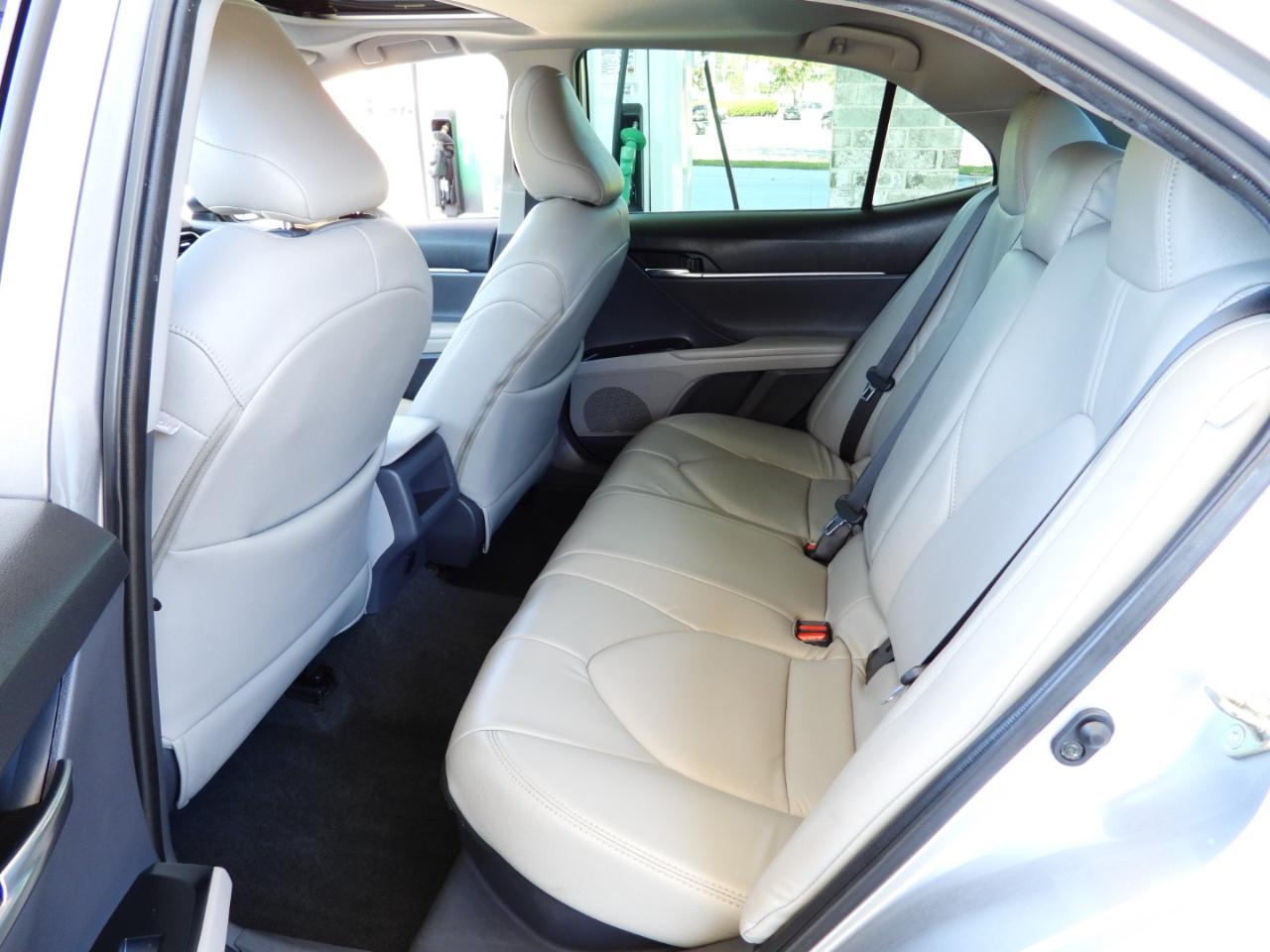 Toyota Camry Hybrid LE 2020