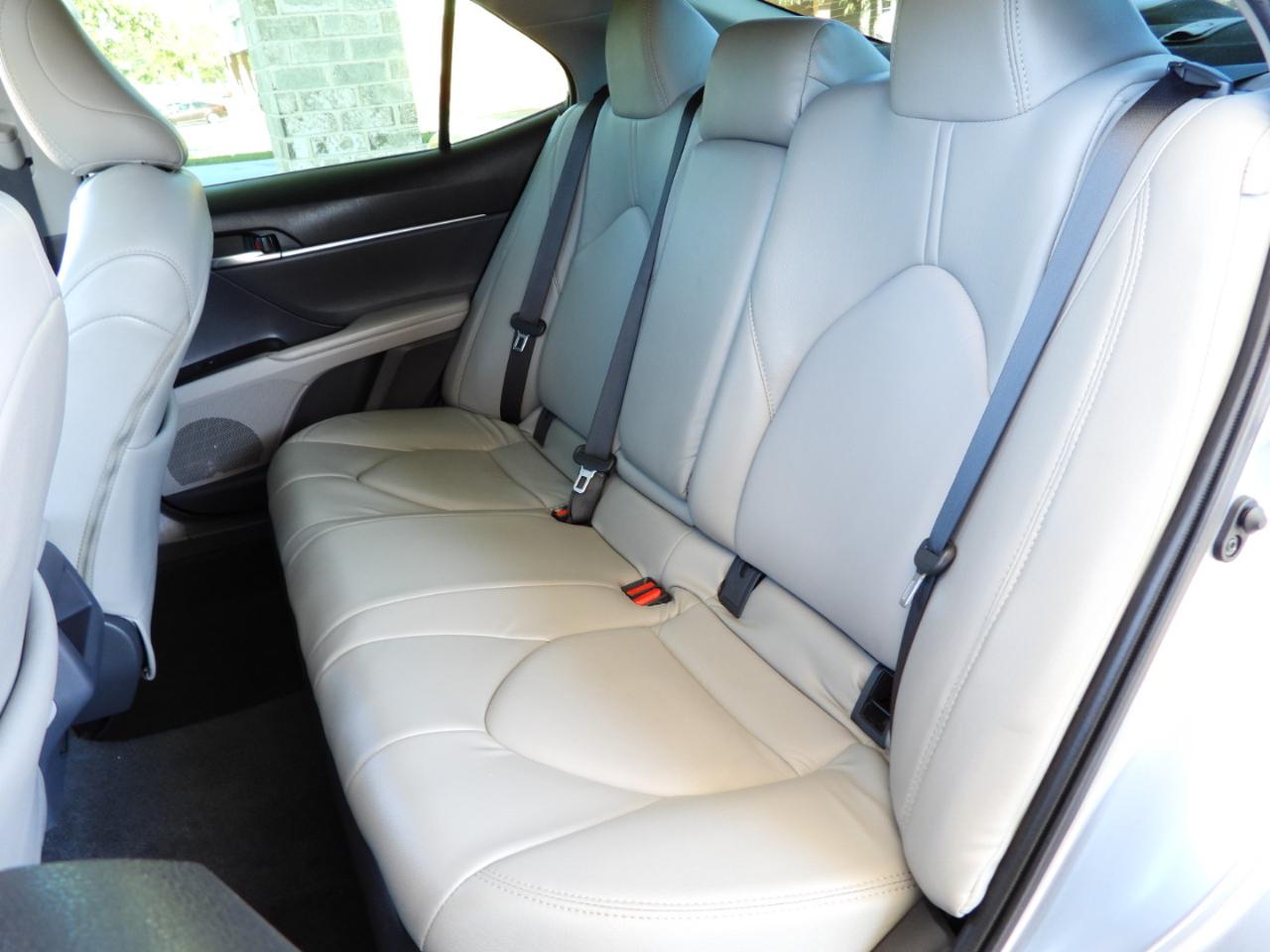 Toyota Camry Hybrid LE 2020