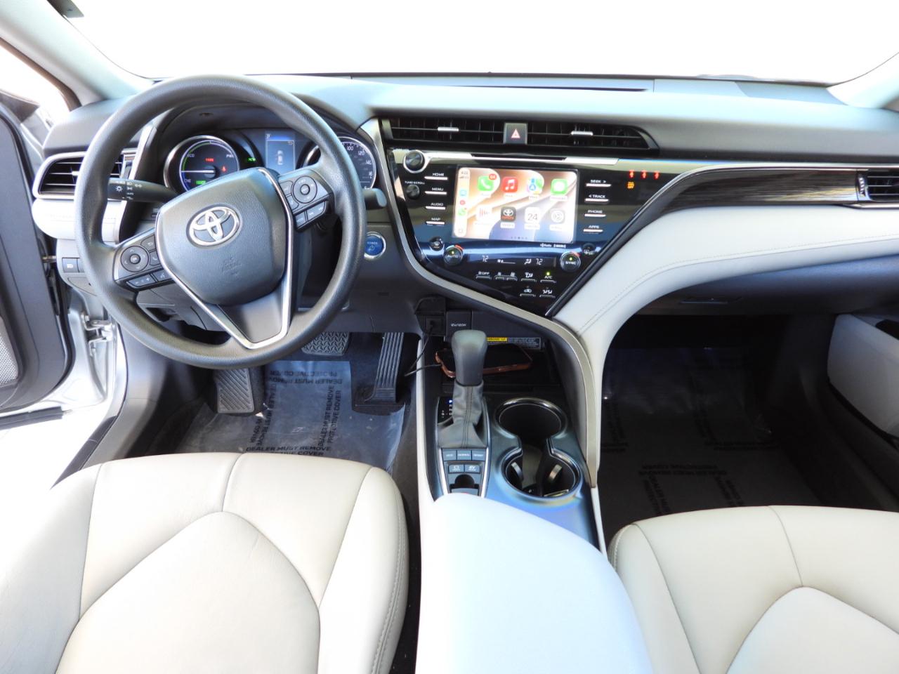 Toyota Camry Hybrid LE 2020