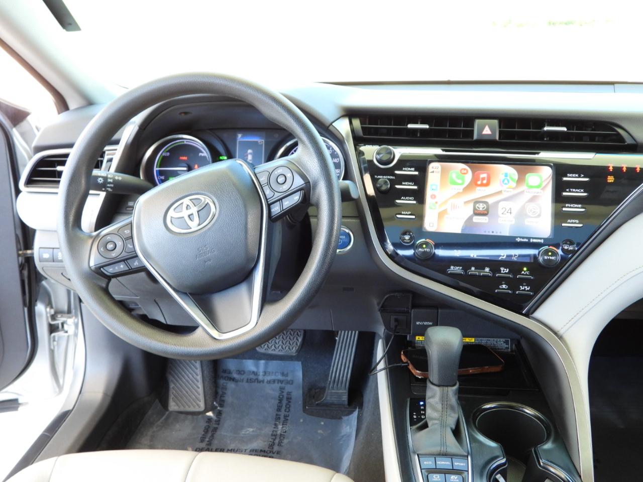 Toyota Camry Hybrid LE 2020