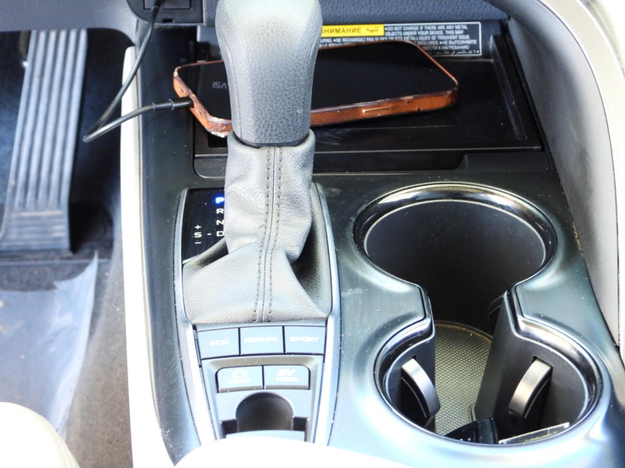 Toyota Camry Hybrid LE 2020