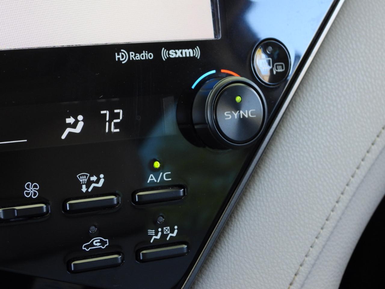 Toyota Camry Hybrid LE 2020
