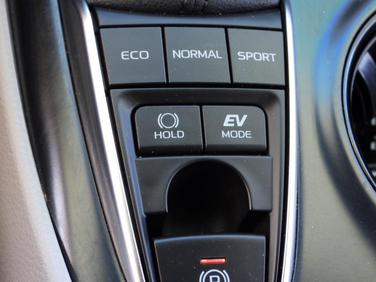 Toyota Camry Hybrid LE 2020