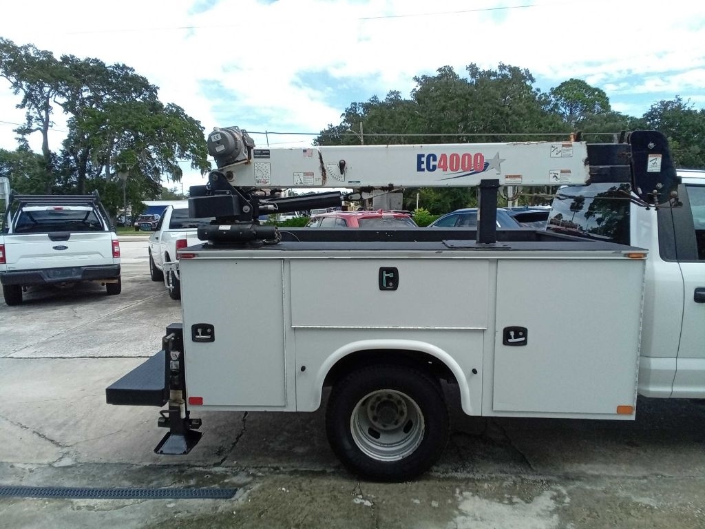 Ford Super Duty F-350 DRW XLT 2WD Reg Cab 169" WB 84" CA 2017