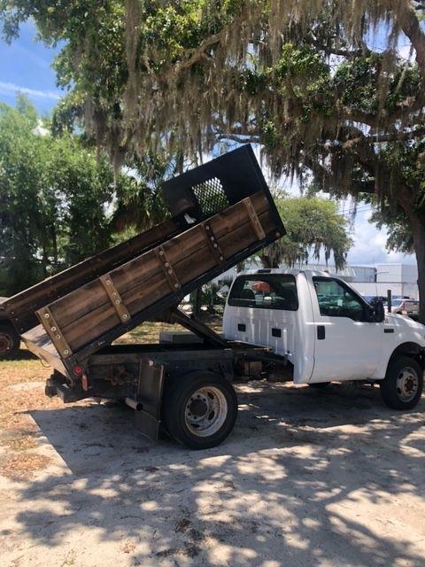2002 Ford Super Duty F-550 DRW Reg Cab 141" WB 60" CA XL 4WD