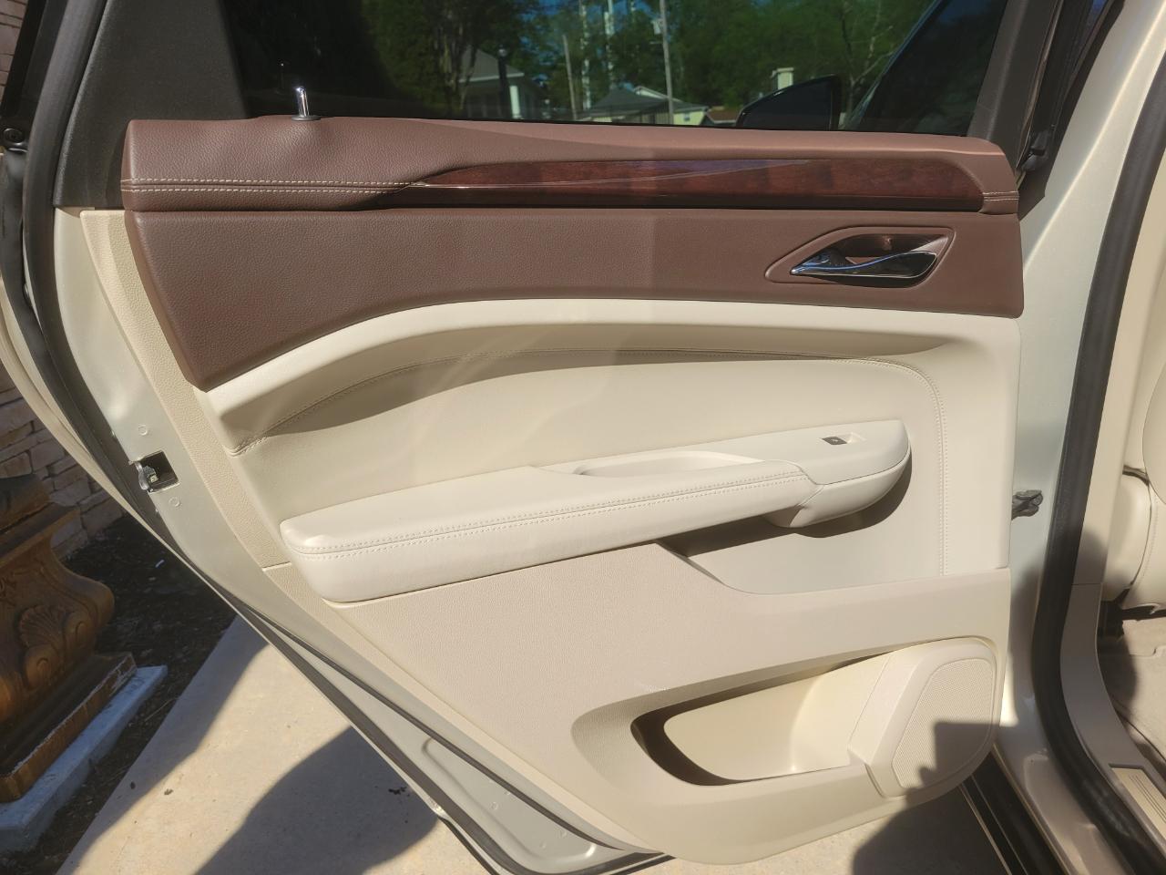 Cadillac SRX Performance Collection 2011