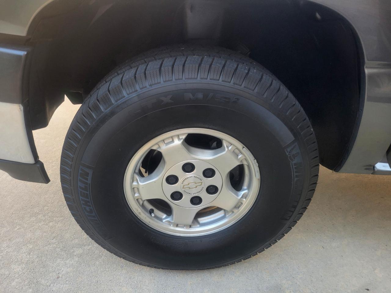 Chevrolet Silverado 1500 Short Bed 4WD 2002