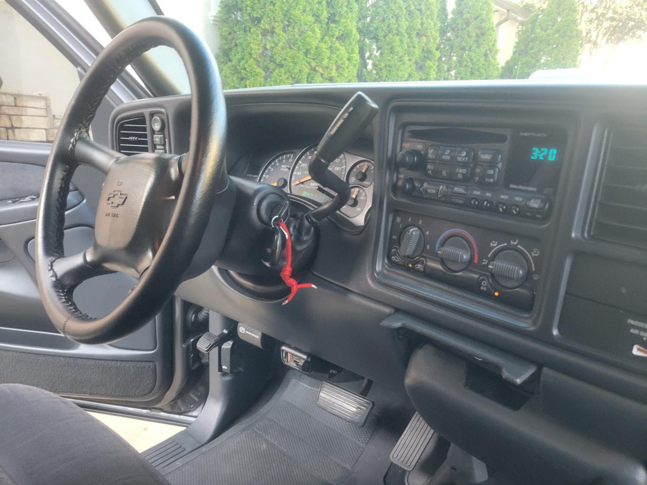 Chevrolet Silverado 1500 Short Bed 4WD 2002