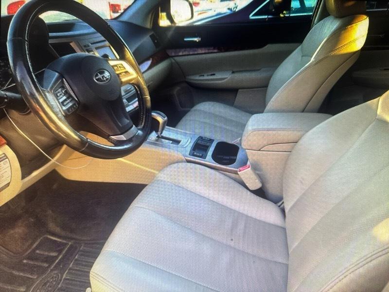 Subaru Outback 2.5i Limited 2012