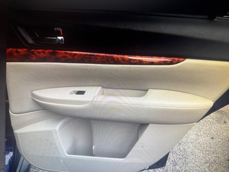 Subaru Outback 2.5i Limited 2012