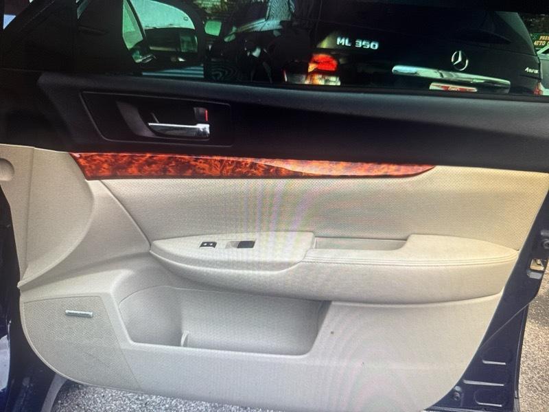 Subaru Outback 2.5i Limited 2012