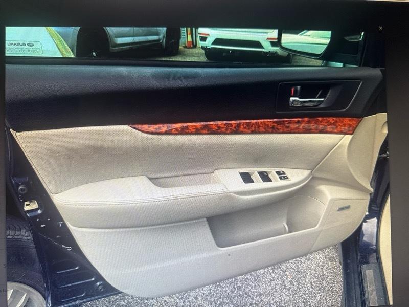 Subaru Outback 2.5i Limited 2012