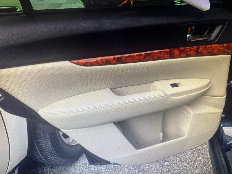 Subaru Outback 2.5i Limited 2012