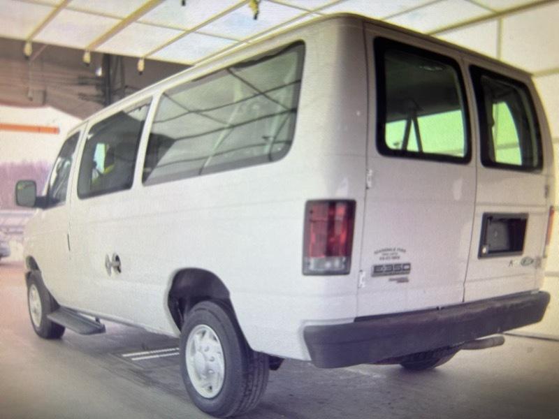 Ford Econoline E-350 XL Super Duty 2012