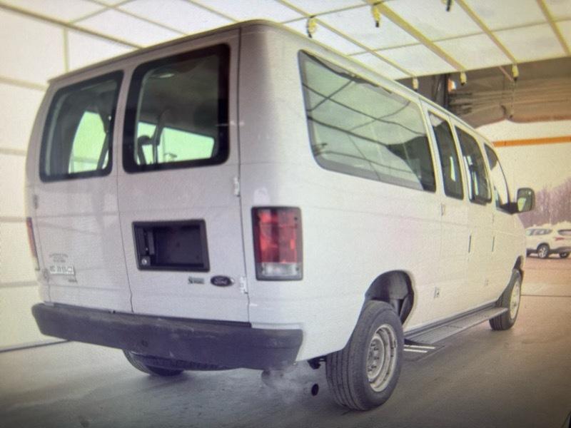 Ford Econoline E-350 XL Super Duty 2012