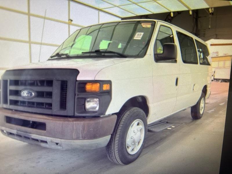 Ford Econoline E-350 XL Super Duty 2012