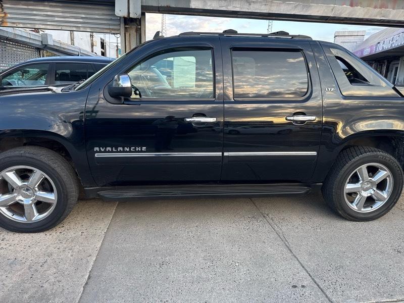 Chevrolet Avalanche LTZ 4WD 2011