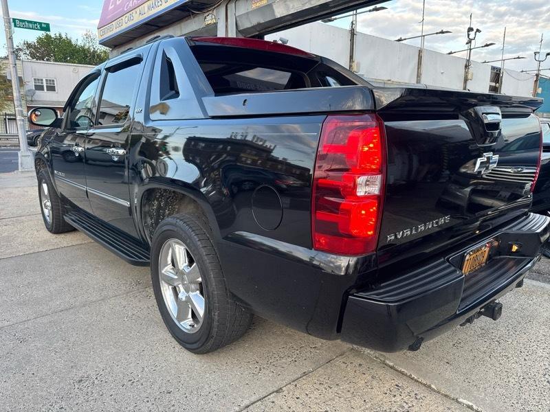 Chevrolet Avalanche LTZ 4WD 2011