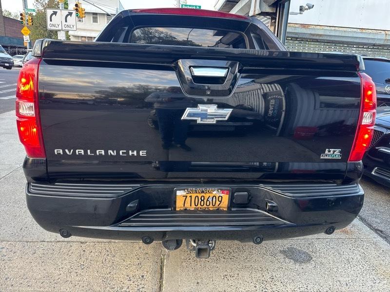 Chevrolet Avalanche LTZ 4WD 2011