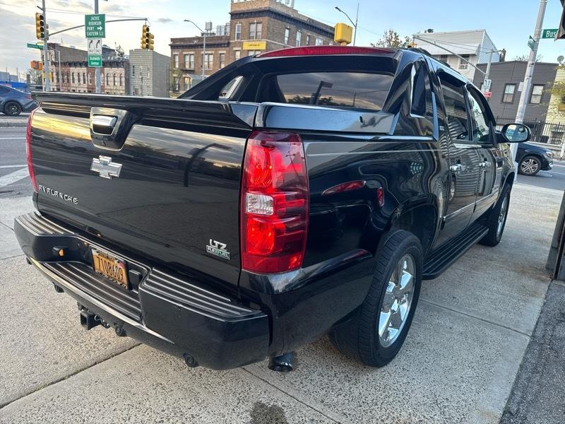 Chevrolet Avalanche LTZ 4WD 2011