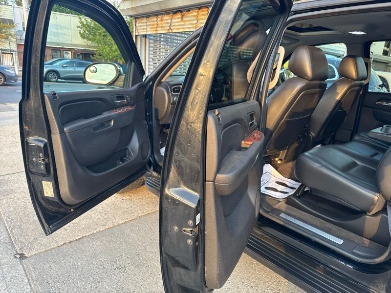 Chevrolet Avalanche LTZ 4WD 2011