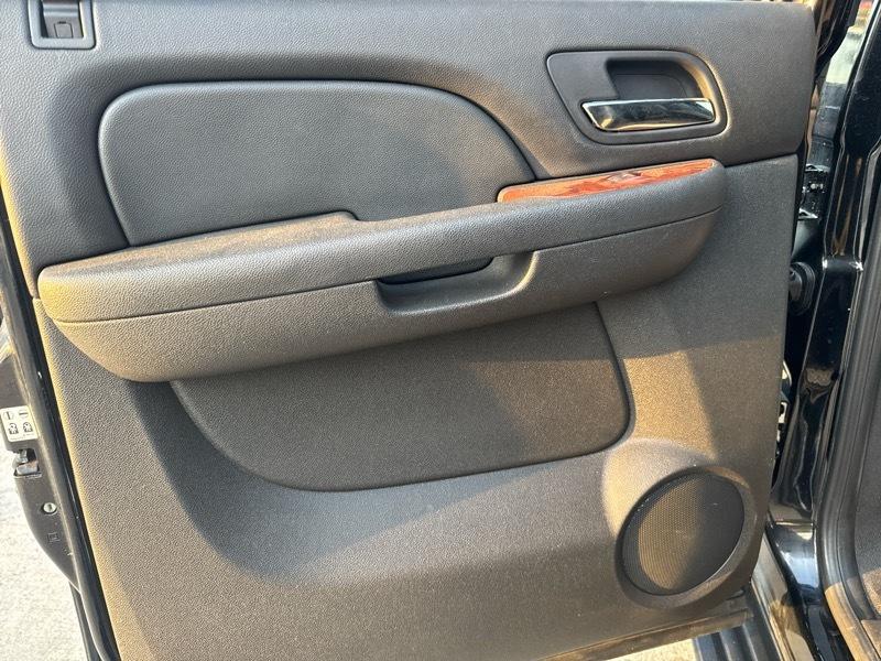 Chevrolet Avalanche LTZ 4WD 2011