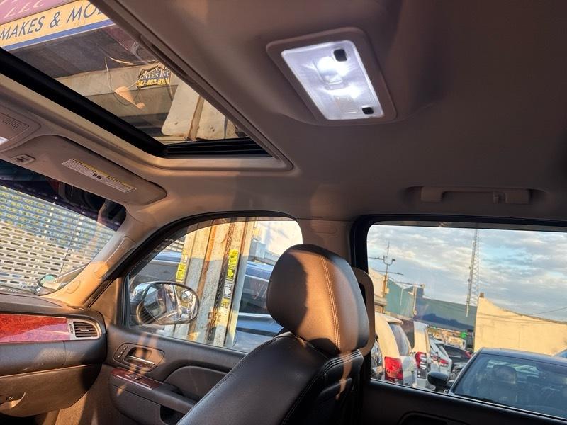 Chevrolet Avalanche LTZ 4WD 2011