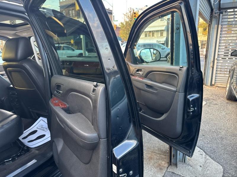 Chevrolet Avalanche LTZ 4WD 2011