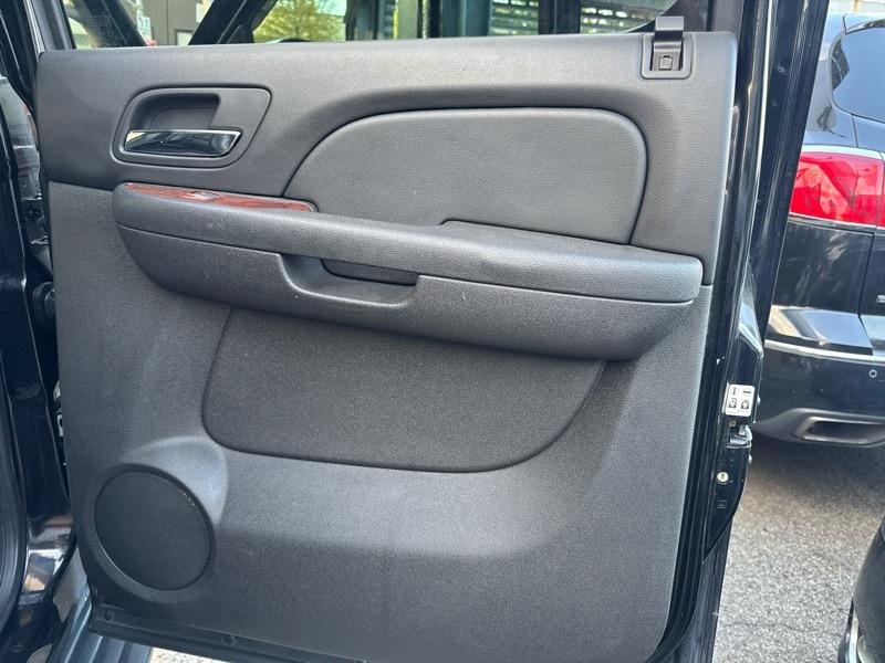 Chevrolet Avalanche LTZ 4WD 2011