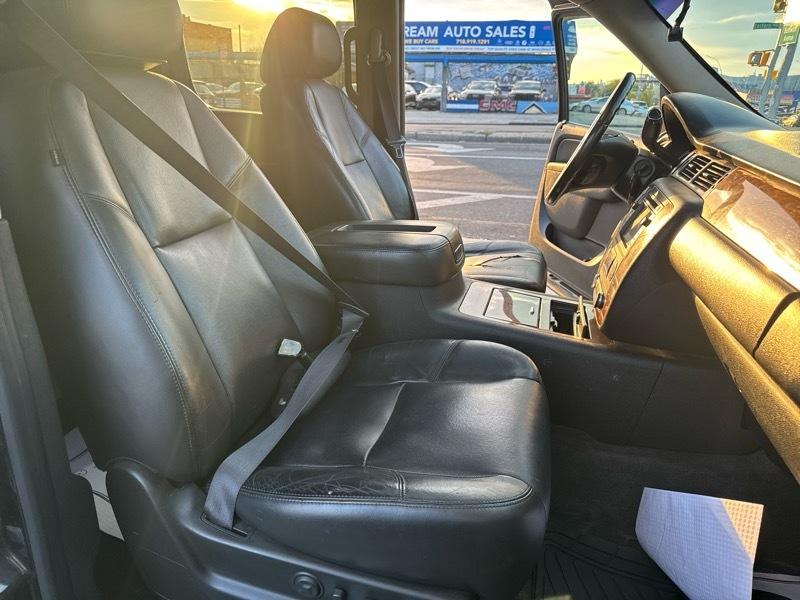 Chevrolet Avalanche LTZ 4WD 2011