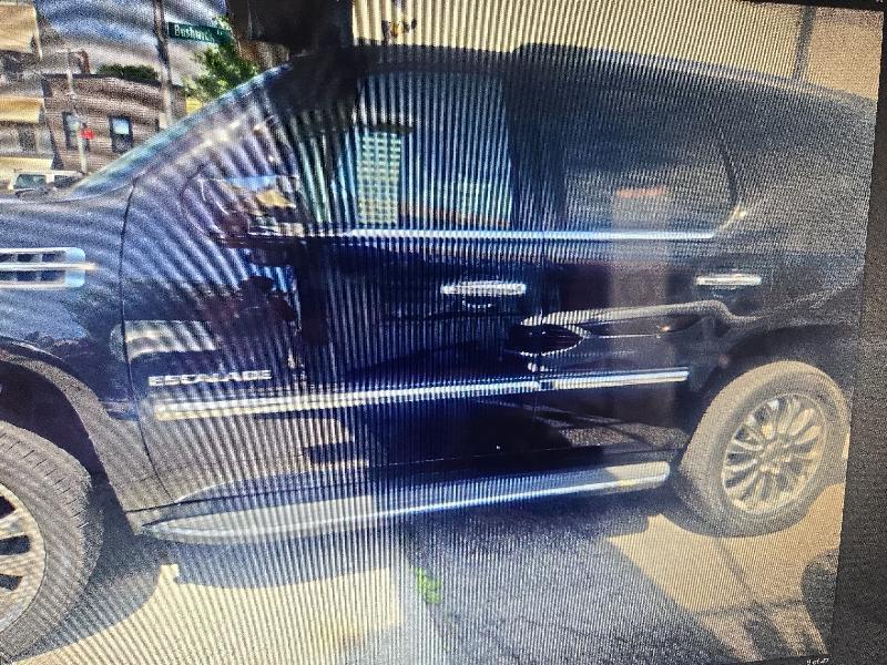 Cadillac Escalade AWD 2011